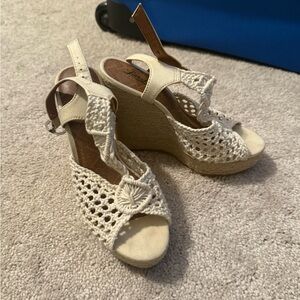 Lucky Brand Crochet Cream Wedges